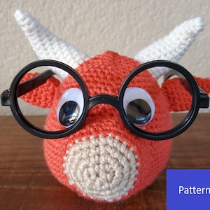 Little Red Bull Eyeglass Holder Crochet Pattern, Cow Crochet Pattern, Dad Gift