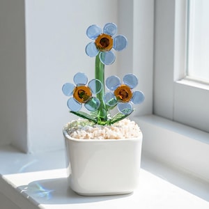 Handgefertigter Glasblumendekor im Minitopf, elegante Blumenfigur-Tischdekoration, niedlicher botanischer Büro-Schreibtisch- und Fensterbankakzent