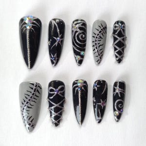 Black Gothic Press On Nails, Silver Spider Web Nail Art, Emo Spooky Stiletto Nails, Rhinestone Accent Halloween False Nails Set, Black Nails