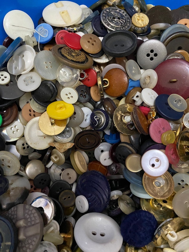 1 Lb. Lot Buttons New, Used and Vintage, Plastic, Metal, Wood, Resin ...