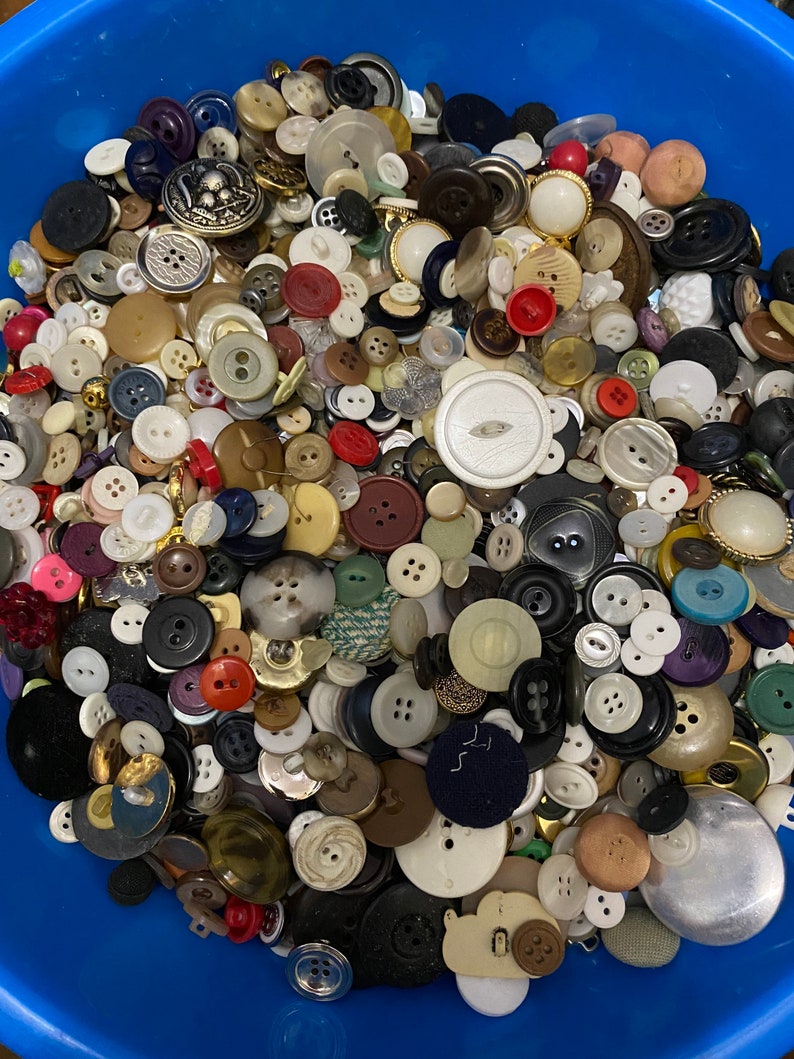 1 Lb. Lot Buttons New, Used and Vintage, Plastic, Metal, Wood, Resin ...