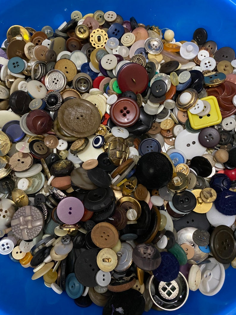 1 Lb. Lot Buttons New, Used and Vintage, Plastic, Metal, Wood, Resin ...