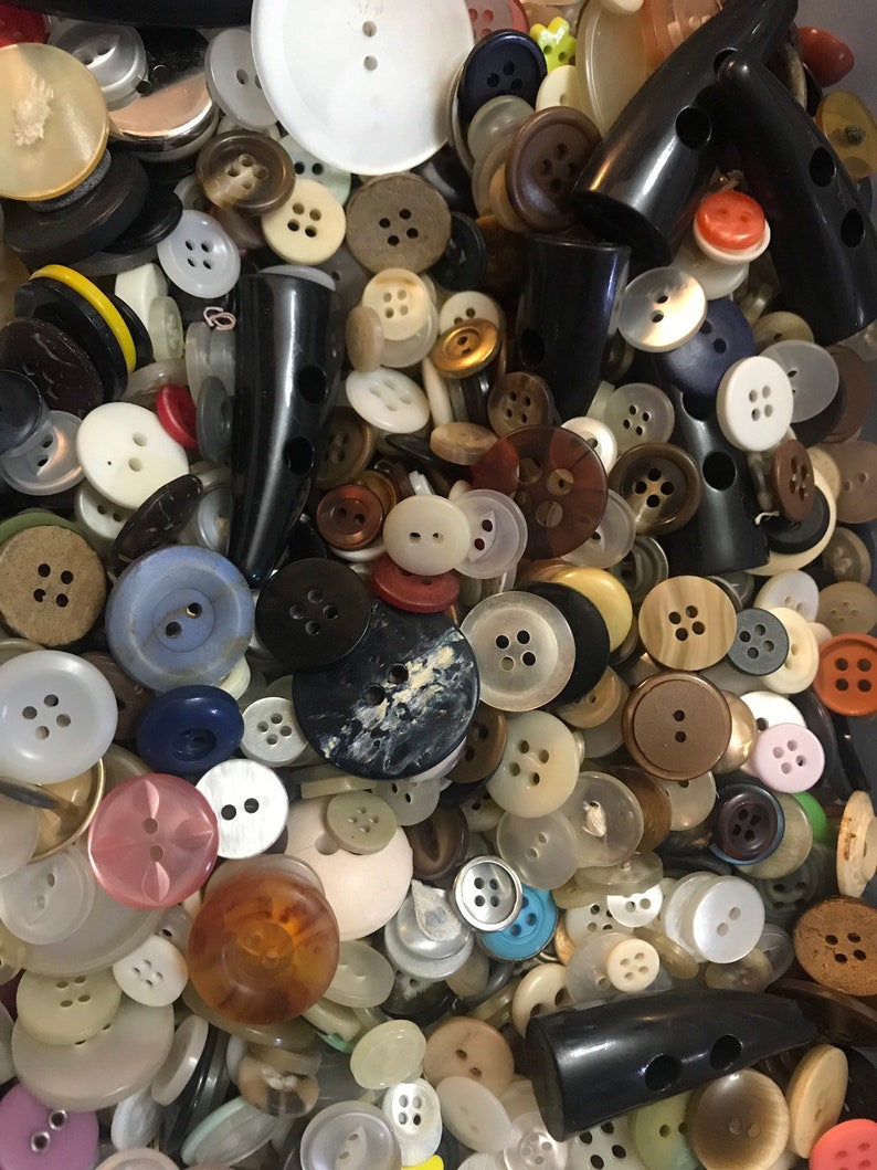 Mixed Lot of 100 Buttons New, Used and Vintage, Various Sizes & Types for Sewing Crafts Hobby Dolls image 4