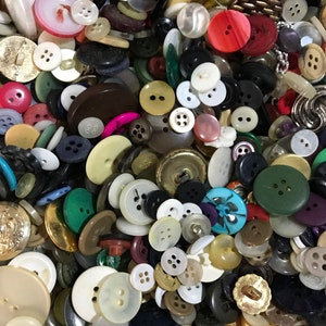 Mixed Lot of 100 Buttons New, Used and Vintage, Various Sizes & Types for Sewing Crafts Hobby Dolls image 6