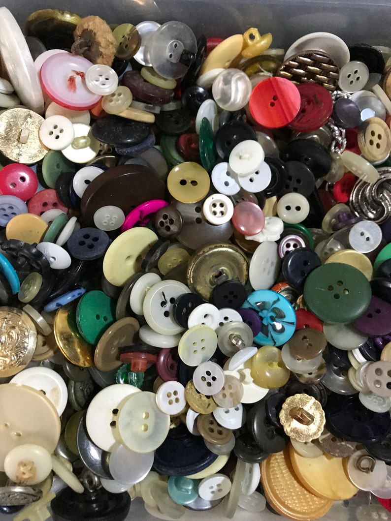 Mixed Lot of 100 Buttons New, Used and Vintage, Various Sizes & Types for Sewing Crafts Hobby Dolls image 6