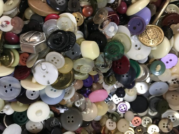 thumbnail image 2 of 100pc Mixed Vintage & New Buttons – Craft Lot, All Types & Sizes, Round Assortment 2 of 3