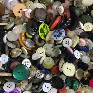 Mixed Lot of 100 Buttons New, Used and Vintage, Various Sizes & Types for Sewing Crafts Hobby Dolls image 7