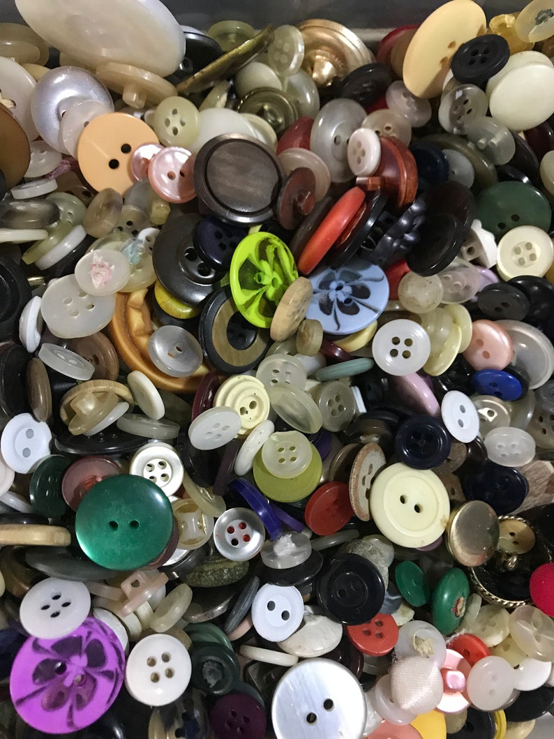 Mixed Lot of 100 Buttons New, Used and Vintage, Various Sizes & Types for Sewing Crafts Hobby Dolls image 7