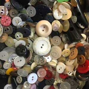 Mixed Lot of 100 Buttons New, Used and Vintage, Various Sizes & Types for Sewing Crafts Hobby Dolls image 3