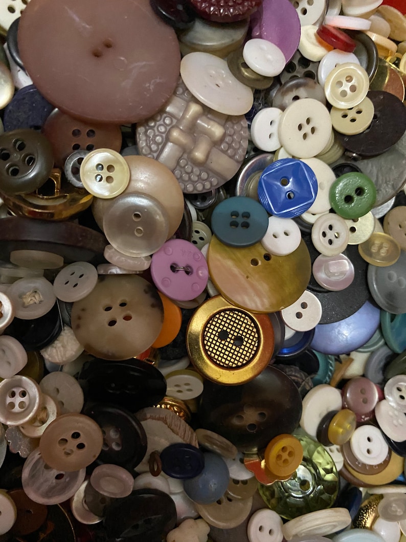 1 Lb. Lot Buttons New, Used and Vintage, Plastic, Metal, Wood, Resin ...