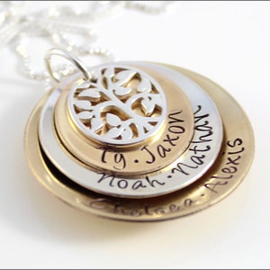 Collana con nome in oro e argento impilati personalizzati/fascino dell'albero della vita, collana personalizzata della nonna, regali per la nonna