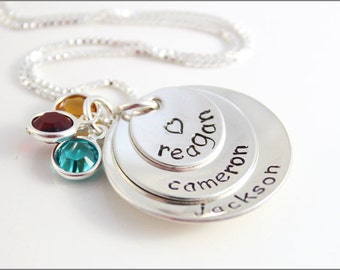 Collar personalizado de plata de ley con 3 nombres para mamá y piedras de nacimiento.