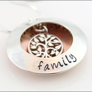 Collar de medallón personalizado / encanto del árbol de la vida, joyería de plata y cobre, joyería familiar estampada a mano, ideas de regalos para la abuela