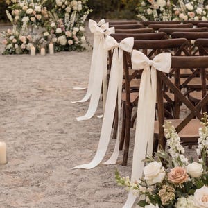 Lazos de satén marfil preatados con colas largas para silla, elegante decoración de boda