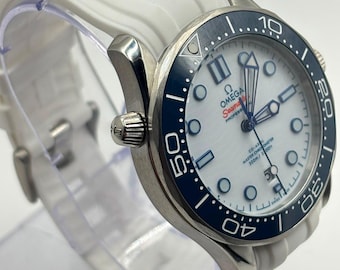 Klasyczny męski zegarek na rękę Omega Automatic z białą tarczą i bransoletą – klasyczny czasomierz