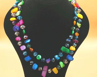 Collana lunga multicolore da donna in madreperla colorata e cristalli - boho chic - regalo anniversario - regalo compleanno - regalo per lei