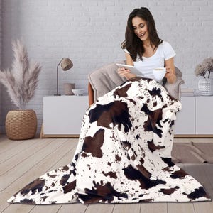Super Soft Cow Print Minky Blanket, Faux Cowhide Pattern Fleece Throw, Ultra Cozy Cow Throw Blanket for Couch Bed and Travel for All Seasons