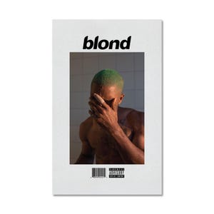 Puede incluir: Impresión rectangular con la palabra "blond" en negro en la parte superior. La imagen muestra a una persona con cabello verde cubriéndose la cara. Una advertencia para padres y un código de barras en la parte inferior.