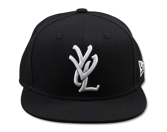 帽子 Playboi Carti YVL HAT WHITE ON NAVY Playboi Carti YVL Cap White/Blue Men's - SS25 - US