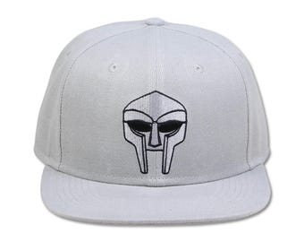 Gorra snapback con máscara MF DOOM