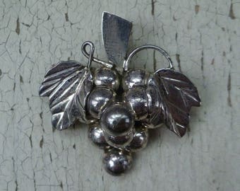 Grapes & Leaves Sterling Silver Brooch Pendant Pin. Vintage Mexican Silver, Made in Mexico, 925. Large Size.