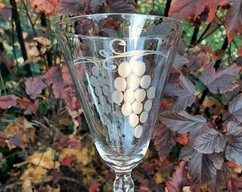 Set 10 Vintage Wine Glasses. Etched Grapes. Stemmed Glasses, Stemware, Barware. Mid Century. Cocktail Glasses.