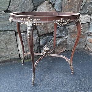 Antique French Louis XV Style Side End or Center Table. Carved Wood, Gold Gilt. Cabriole Legs. With or Without Damaged Marble Top.