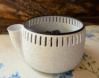 3D Printed Berry Washing Bowl with Drain Spout | Hydro-Powered Fruit Colander for Fruit| Eco-Friendly Kitchen Gadget | Produce Rinse Basket