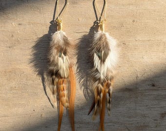 Ethisch hergestellte Feder-Ohrringe, Boho-Goldhaken, 20 cm