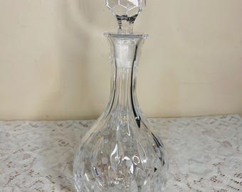 Decantador de cristal tallado antiguo