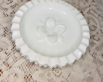 Cinzeiro vintage Fenton em vidro leitoso com padrão de bolinhas