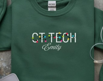 Gepersonaliseerde CT Tech Christmas Lights-sweater | Gildan 18000