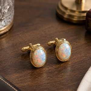 Skräddarsydda manschettknappar i naturlig opal i guld | Äkta 7 x 9 mm oval eldopal | Lyxig bröllopsgåva till brudgummen | Fina formella smycken för män