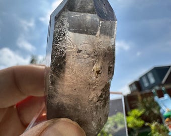 Rökkvarts och Aegirinkristallkluster på matris – 275 g naturligt Malawi-mineralprov