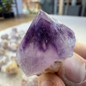 Stor naturlig orange flodametistkristall | Råa purpurkvartspunkter | Namibia ametist 15g - 35g