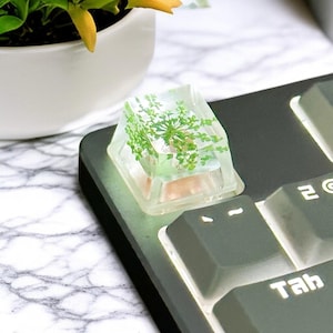 Tecla de resina artesanal, tecla floral transparente personalizada para teclados mecánicos MX Switch, regalo único para gamers.