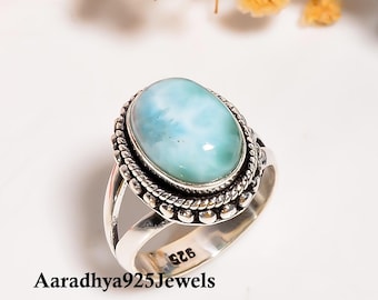 Elegante anillo ovalado de larimar y plata 925 - Joyería artesanal con piedras preciosas, anillo delicado de estilo único hecho a mano.