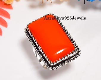 Anillo de coral rojo: Joyería llamativa hecha a mano en plata de ley 925 con forma de baguette.