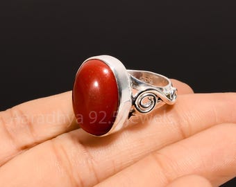 Anillo de plata de ley 925 con gema de coral rojo: Joyería artesanal de gran impacto
