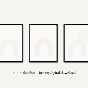 Könnte beinhalten: Drei gerahmte Kunstdrucke mit schwarzen Rahmen und weißen Hintergründen. Jeder Druck zeigt ein minimalistisches Design mit einer hellgrauen Bogenform. Der Text "minimalzauber - instant digital download" befindet sich unten.