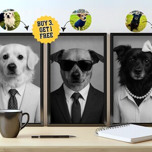 以下が含まれることがあります： 3つの額入り白黒犬の肖像画。犬はスーツとネクタイ、サングラスとスーツ、ブラウスと真珠のネックレスを着用。コーヒーマグ、ペン、メモ帳がテーブルに置かれています。