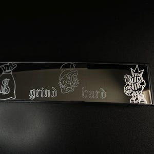 Lustro wystawowe Hustler – ręcznie grawerowane wypukłe lusterko wsteczne do samochodu
