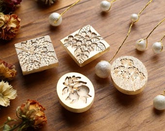 Lakzegelstempel met bloemenreliëf, zegel aangepast logo