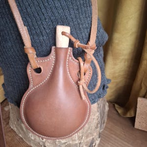 Handmade 300ml Leather Pilgrim Flask, Medieval Canteen, Hand Stitched Water Bottle, Historical Reenactment Gear image 2