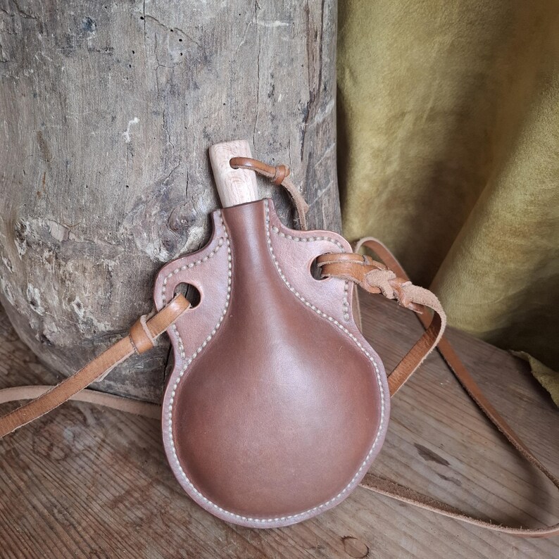 Handmade 300ml Leather Pilgrim Flask, Medieval Canteen, Hand Stitched Water Bottle, Historical Reenactment Gear image 8