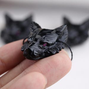 Colgante de obsidiana natural tallada con cabeza de lobo y ojos de rubí, colgante de lobo negro para collar, 31 x 25 x 13 mm, 25 g - BZ033
