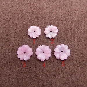 Cabochons de fleurs en rubis sculptés à la main-wg358