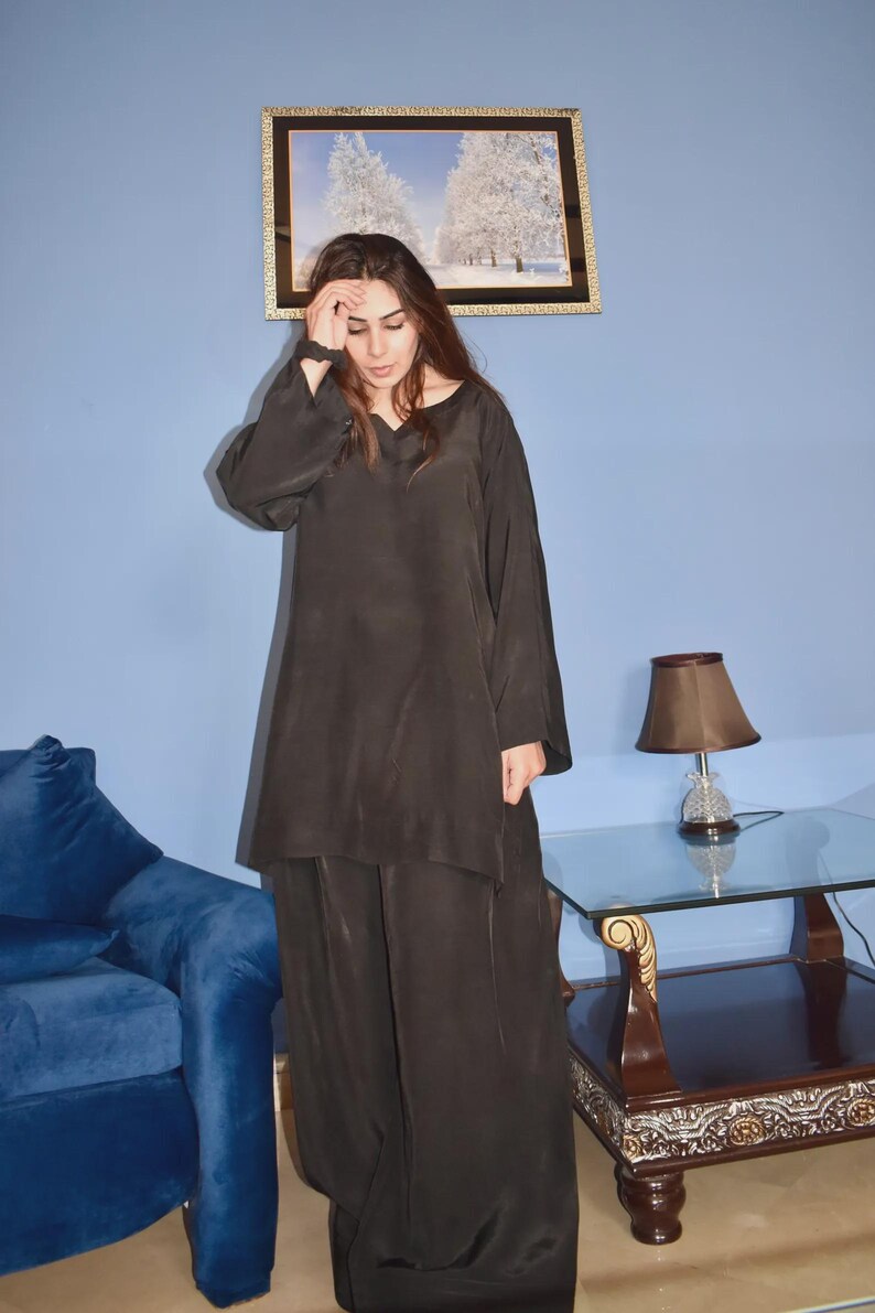 Rohe Seide oder Shamose Seide Farshi Shalwar Kameez: Indisch Pakistanisches Outfit mit Organza Dupatta Bild 12