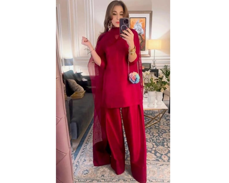 Rohe Seide oder Shamose Seide Farshi Shalwar Kameez: Indisch Pakistanisches Outfit mit Organza Dupatta Bild 1