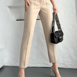 High-Waisted Pleated Crop Pants – Elegant Fit for Everyday & Office